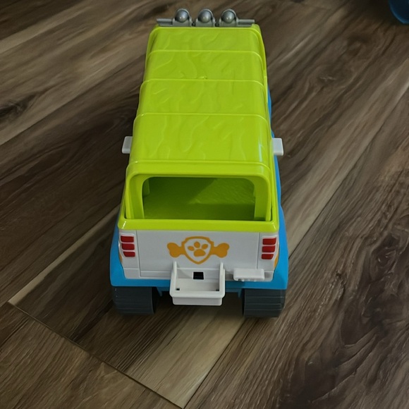 Paw patrol vehicle. Makes sounds and lights up. - Picture 5 of 7